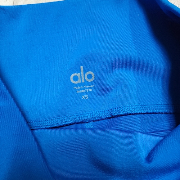 Alo blue lazer cut out capri yoga leggings - Picture 6 of 6